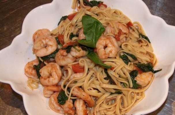 Linguine with Prawns, Fresh Tomatoes and Spinach