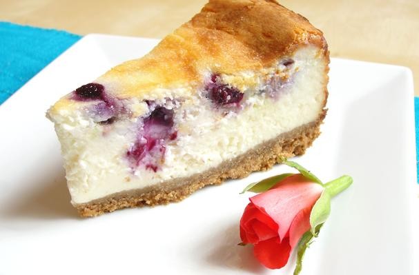 Eggless Blueberry and White Chocolate Baked Cheesecake