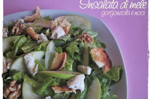 Salad With Apples, Gorgonzola and Walnuts