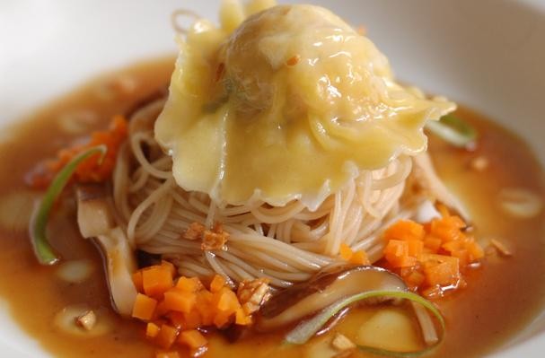Rice Noodles With Wonton/chinese Ravioli In Mushroom Sauce