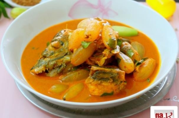 Kari Kepala Ikan Bersama Belimbing Buluh (Fish Head Curry)